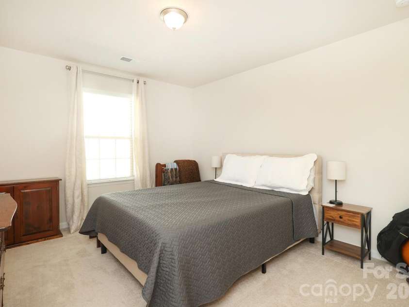 17417 Snug Harbor Drive, Charlotte, NC 28278.  MLS# CAR4345334, YatesRealty ID 13352. 