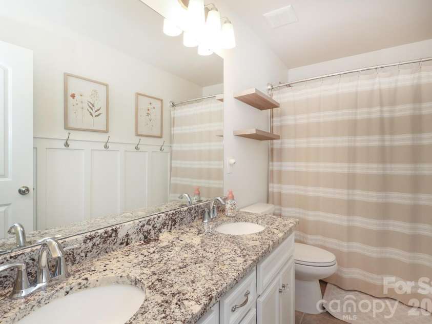 17417 Snug Harbor Drive, Charlotte, NC 28278.  MLS# CAR4345334, YatesRealty ID 13352. 