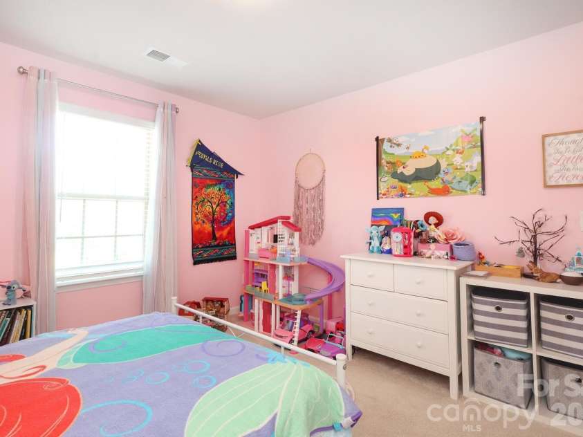 17417 Snug Harbor Drive, Charlotte, NC 28278.  MLS# CAR4345334, YatesRealty ID 13352. 