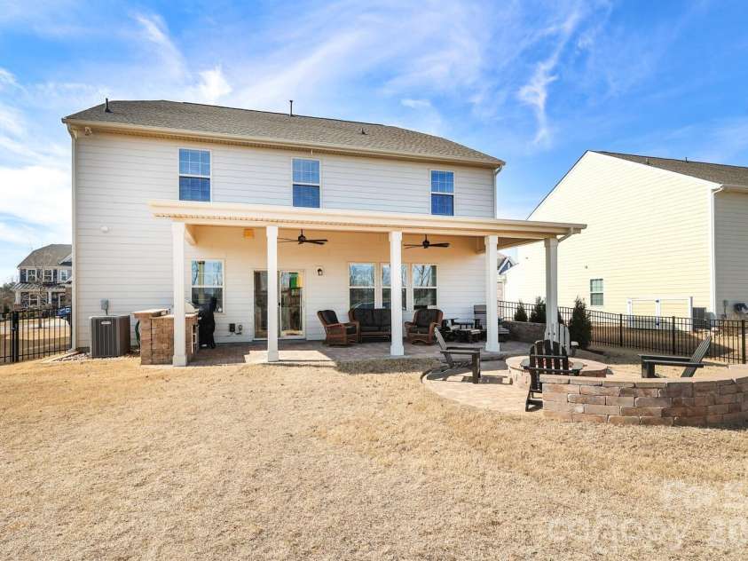 17417 Snug Harbor Drive, Charlotte, NC 28278.  MLS# CAR4345334, YatesRealty ID 13352. 