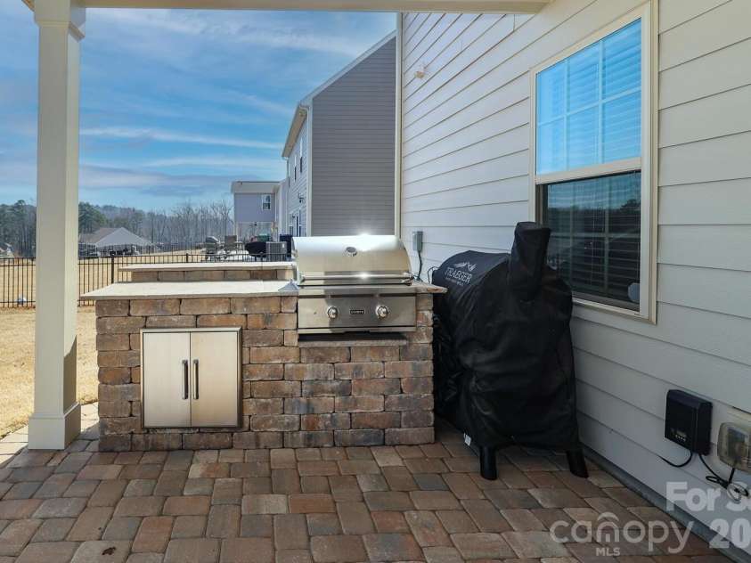 17417 Snug Harbor Drive, Charlotte, NC 28278.  MLS# CAR4345334, YatesRealty ID 13352. 