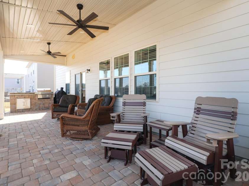 17417 Snug Harbor Drive, Charlotte, NC 28278.  MLS# CAR4345334, YatesRealty ID 13352. 