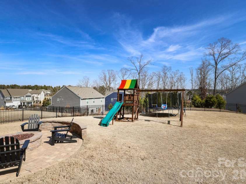 17417 Snug Harbor Drive, Charlotte, NC 28278.  MLS# CAR4345334, YatesRealty ID 13352. 