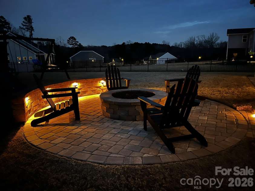 17417 Snug Harbor Drive, Charlotte, NC 28278.  MLS# CAR4345334, YatesRealty ID 13352. 