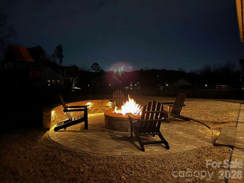 17417 Snug Harbor Drive, Charlotte, NC 28278.  MLS# CAR4345334, YatesRealty ID 13352. 
