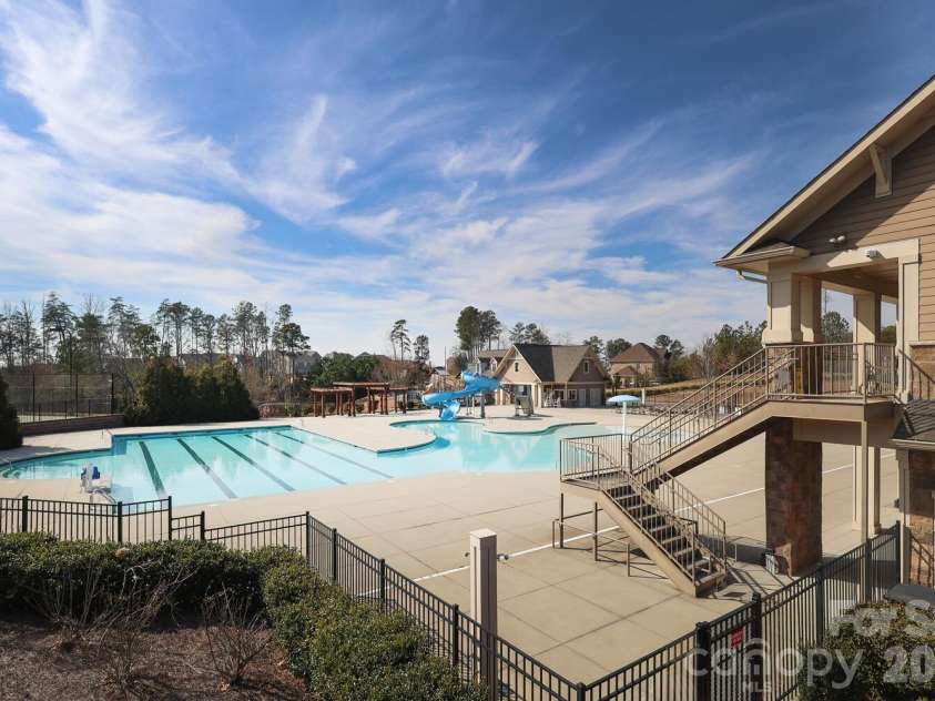 17417 Snug Harbor Drive, Charlotte, NC 28278.  MLS# CAR4345334, YatesRealty ID 13352. 