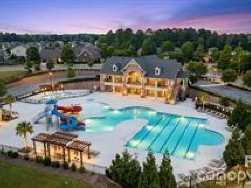 17417 Snug Harbor Drive, Charlotte, NC 28278.  MLS# CAR4345334, YatesRealty ID 13352. 