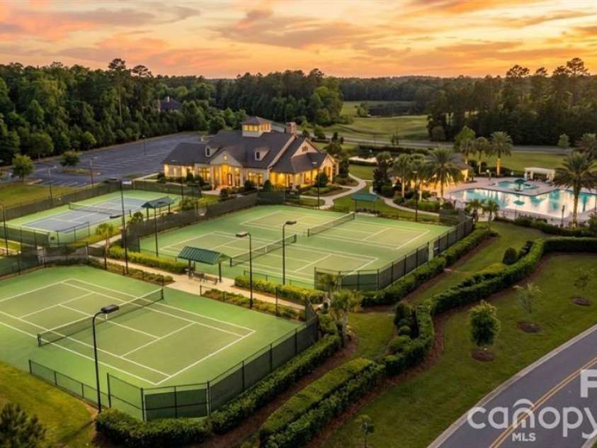 17417 Snug Harbor Drive, Charlotte, NC 28278.  MLS# CAR4345334, YatesRealty ID 13352. 