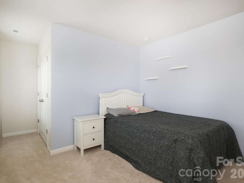 17417 Snug Harbor Drive, Charlotte, NC 28278.  MLS# CAR4345334, YatesRealty ID 13352. 