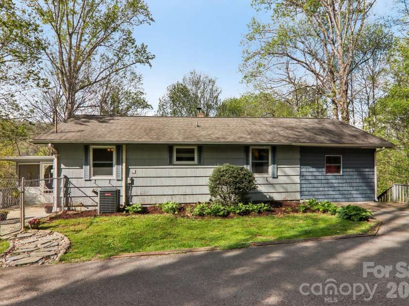 74 Link Circle, Maggie Valley, NC 28751.  MLS# CAR4369543, YatesRealty ID 13353. 