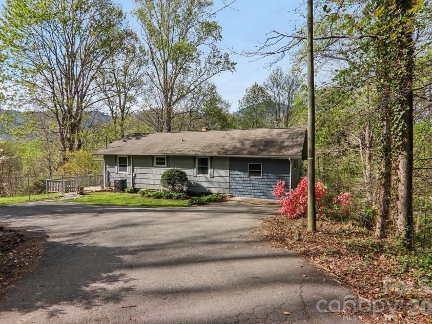 74 Link Circle, Maggie Valley, NC 28751.  MLS# CAR4369543, YatesRealty ID 13353. 