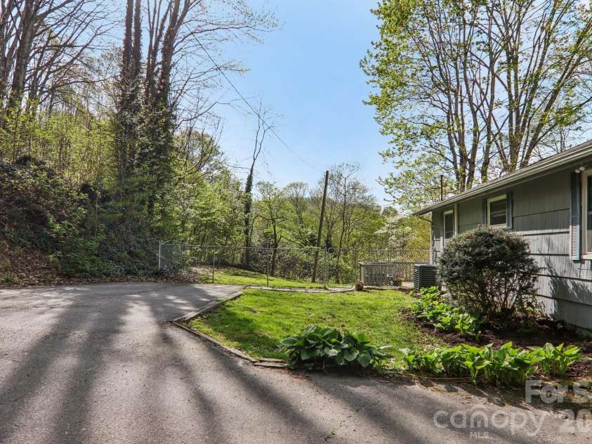 74 Link Circle, Maggie Valley, NC 28751.  MLS# CAR4369543, YatesRealty ID 13353. 