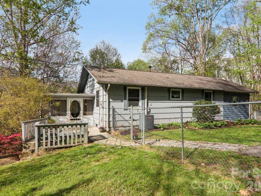 74 Link Circle, Maggie Valley, NC 28751.  MLS# CAR4369543, YatesRealty ID 13353. 