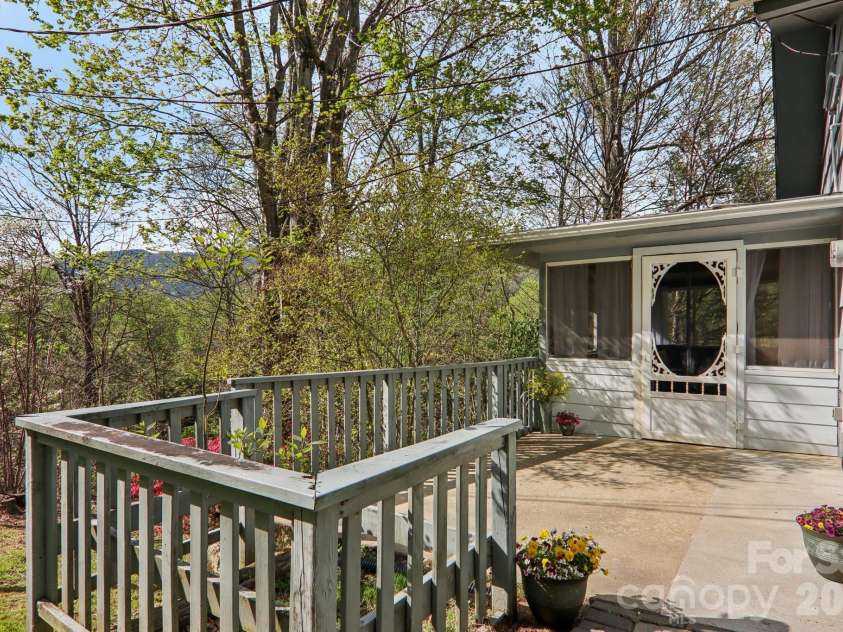 74 Link Circle, Maggie Valley, NC 28751.  MLS# CAR4369543, YatesRealty ID 13353. 