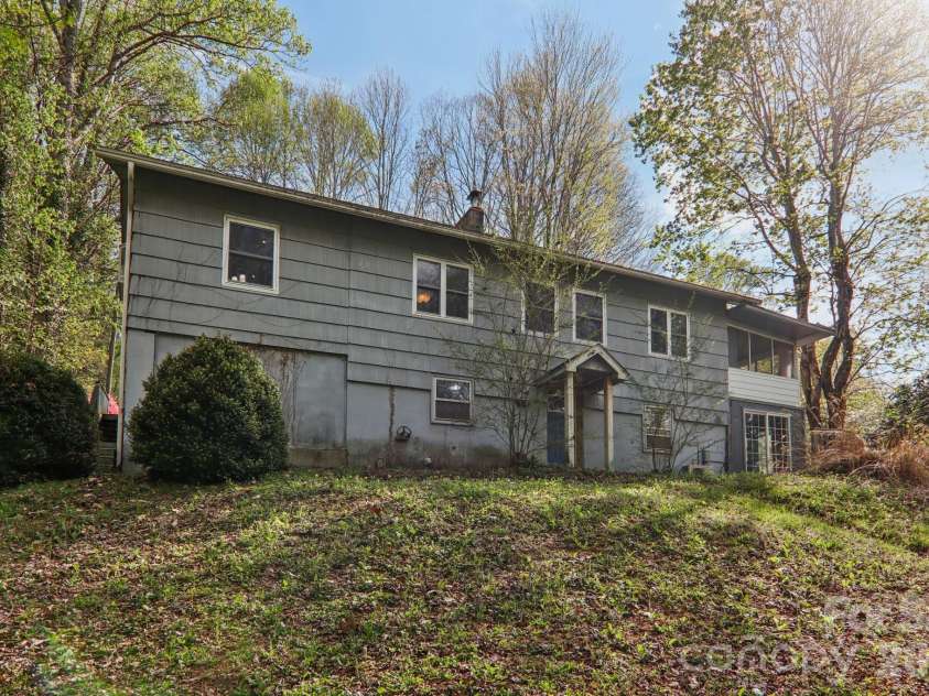 74 Link Circle, Maggie Valley, NC 28751.  MLS# CAR4369543, YatesRealty ID 13353. 
