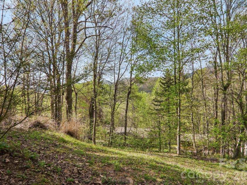 74 Link Circle, Maggie Valley, NC 28751.  MLS# CAR4369543, YatesRealty ID 13353. 