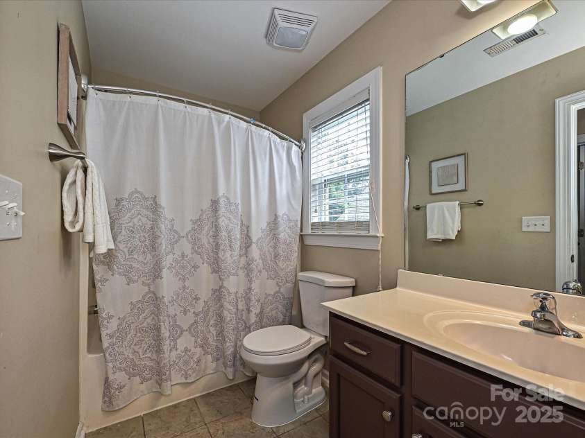 9700 Ravenscroft Lane, Concord, NC 28027.  MLS# CAR4256328, YatesRealty ID 13353. Guest Bathroom-Upper Floor