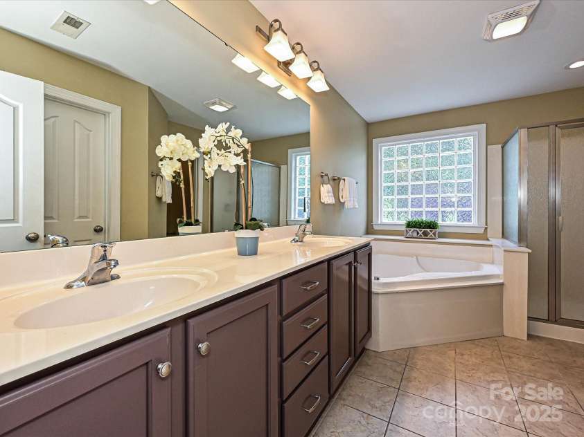 9700 Ravenscroft Lane, Concord, NC 28027.  MLS# CAR4256328, YatesRealty ID 13353. Primary Bathroom