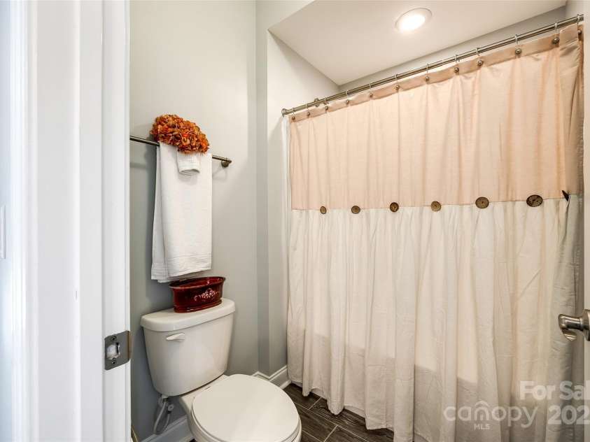 15416 Cimarron Hills Lane, Charlotte, NC 28278.  MLS# CAR4220187, YatesRealty ID 1336. 