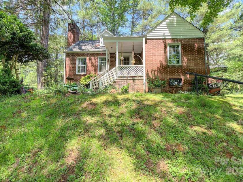 132 Beverly Road, Asheville, NC 28805.  MLS# CAR4259874, YatesRealty ID 13360. 