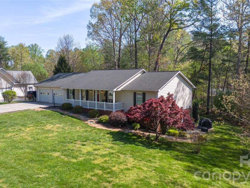 100 Horse Shoe Lane, Morganton, NC 28655.  MLS# CAR4365783, YatesRealty ID 13361. 