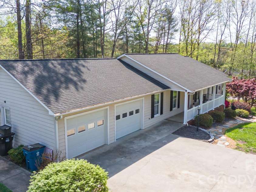 100 Horse Shoe Lane, Morganton, NC 28655.  MLS# CAR4365783, YatesRealty ID 13361. 