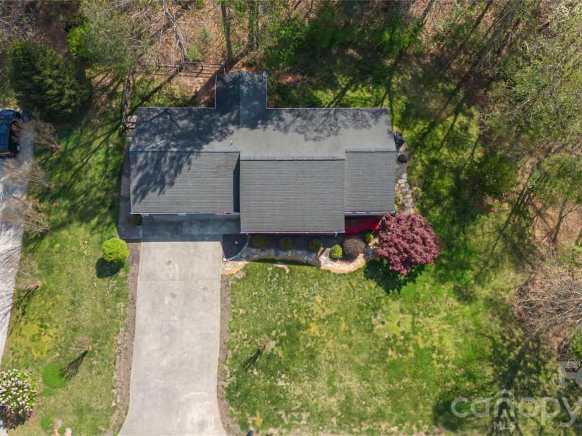 100 Horse Shoe Lane, Morganton, NC 28655.  MLS# CAR4365783, YatesRealty ID 13361. 