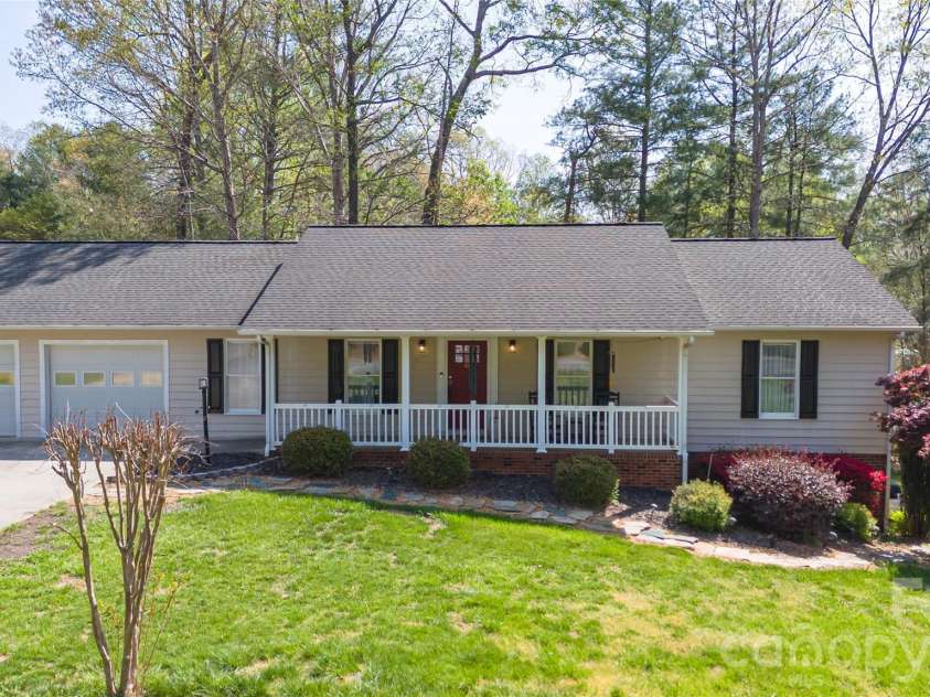 100 Horse Shoe Lane, Morganton, NC 28655.  MLS# CAR4365783, YatesRealty ID 13361. 