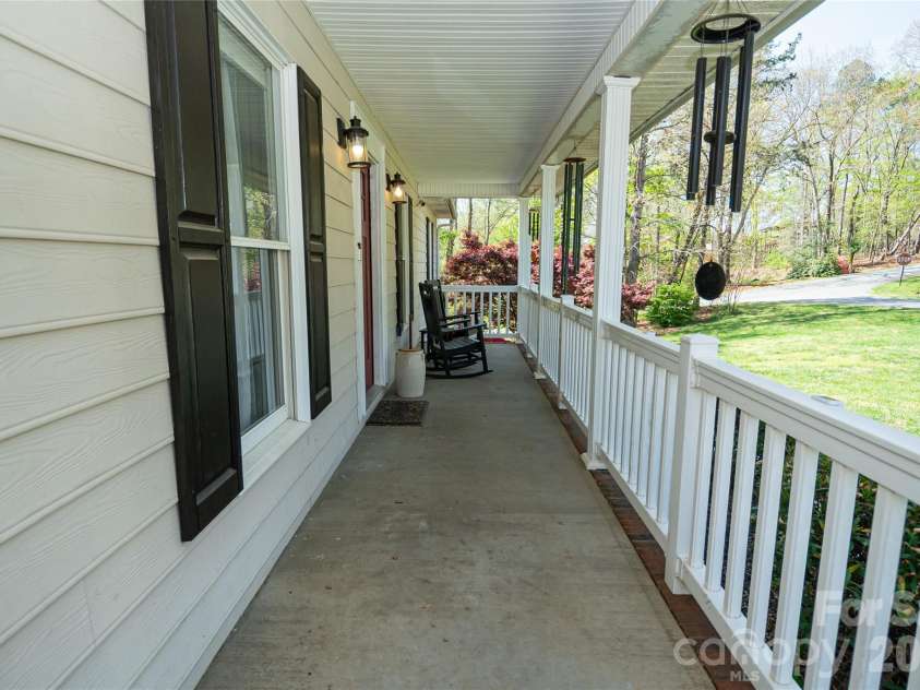 100 Horse Shoe Lane, Morganton, NC 28655.  MLS# CAR4365783, YatesRealty ID 13361. 
