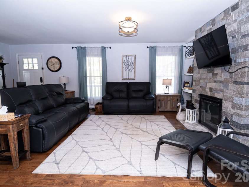 100 Horse Shoe Lane, Morganton, NC 28655.  MLS# CAR4365783, YatesRealty ID 13361. 