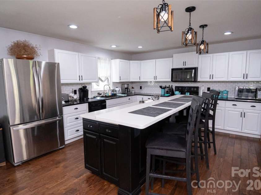 100 Horse Shoe Lane, Morganton, NC 28655.  MLS# CAR4365783, YatesRealty ID 13361. 