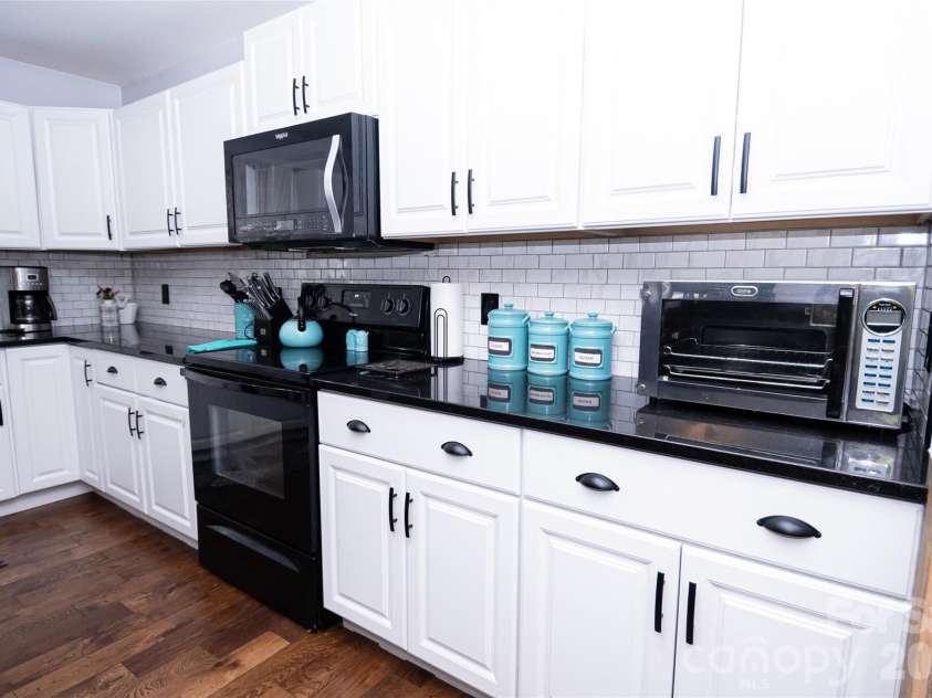 100 Horse Shoe Lane, Morganton, NC 28655.  MLS# CAR4365783, YatesRealty ID 13361. 