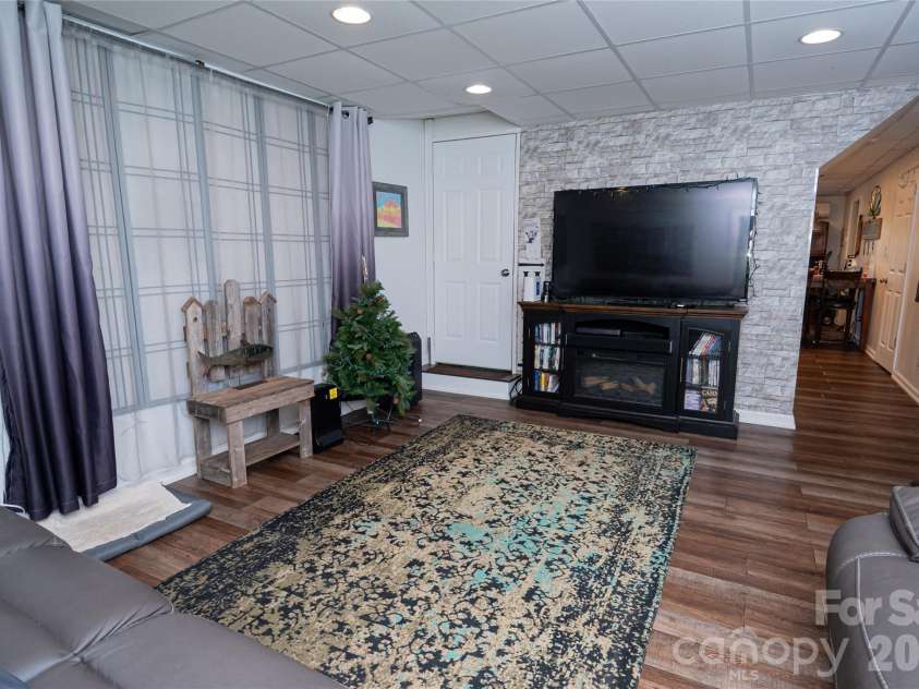 100 Horse Shoe Lane, Morganton, NC 28655.  MLS# CAR4365783, YatesRealty ID 13361. 