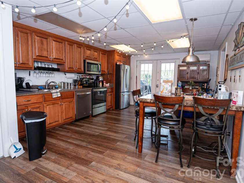 100 Horse Shoe Lane, Morganton, NC 28655.  MLS# CAR4365783, YatesRealty ID 13361. 