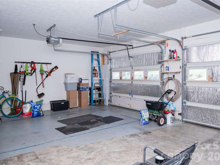 100 Horse Shoe Lane, Morganton, NC 28655.  MLS# CAR4365783, YatesRealty ID 13361. 