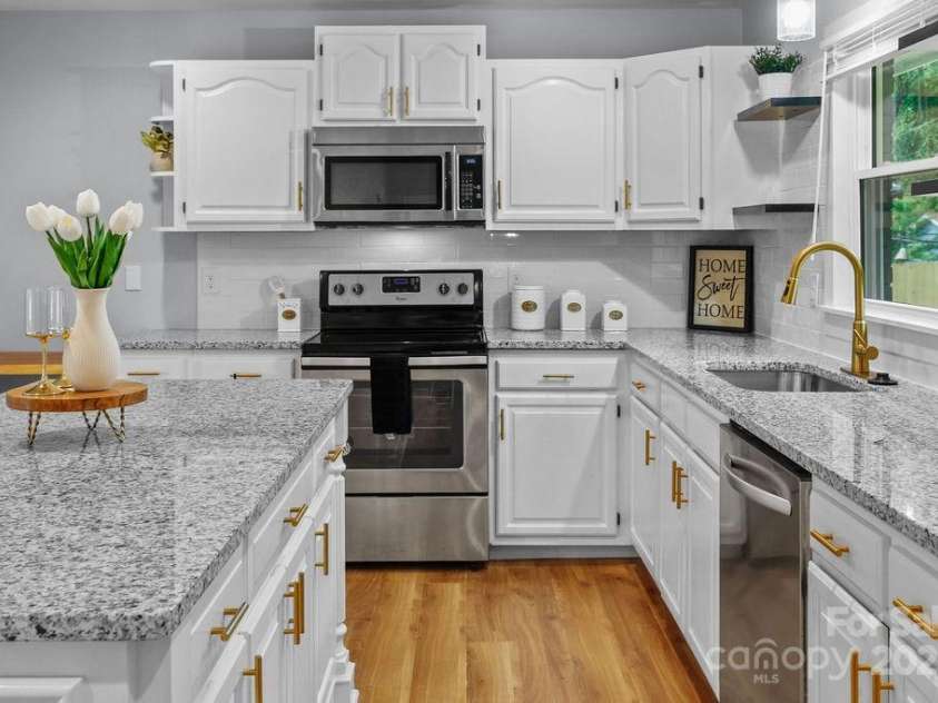 4009 Dunwoody Drive, Charlotte, NC 28215.  MLS# CAR4248551, YatesRealty ID 13361. 