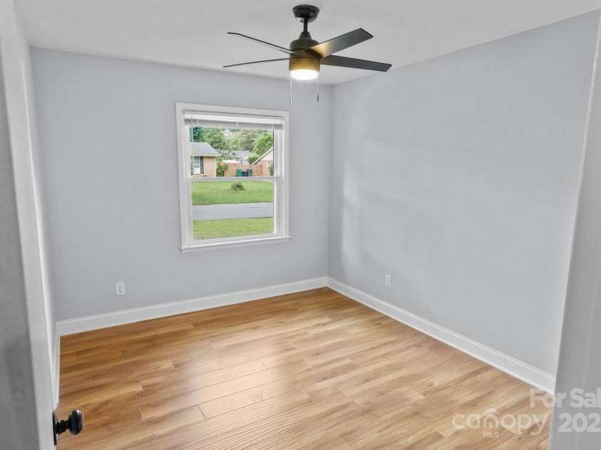 4009 Dunwoody Drive, Charlotte, NC 28215.  MLS# CAR4248551, YatesRealty ID 13361. 