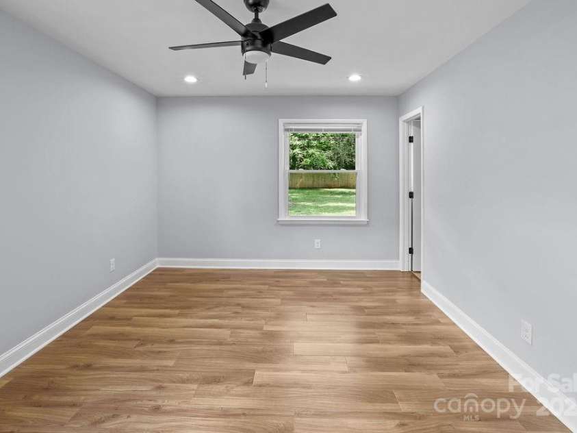 4009 Dunwoody Drive, Charlotte, NC 28215.  MLS# CAR4248551, YatesRealty ID 13361. 