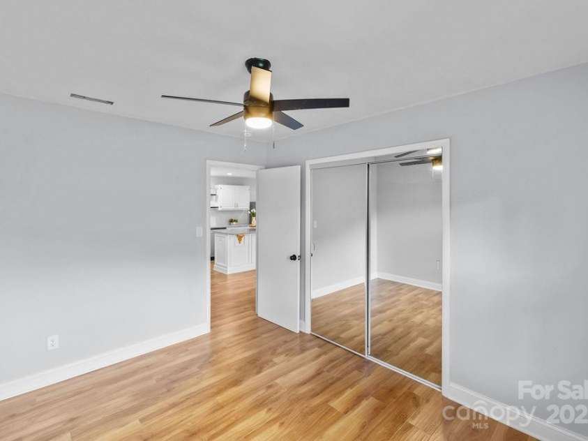 4009 Dunwoody Drive, Charlotte, NC 28215.  MLS# CAR4248551, YatesRealty ID 13361. 