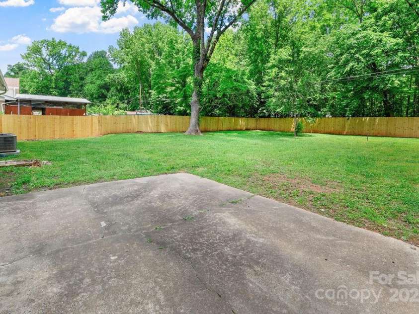 4009 Dunwoody Drive, Charlotte, NC 28215.  MLS# CAR4248551, YatesRealty ID 13361. 