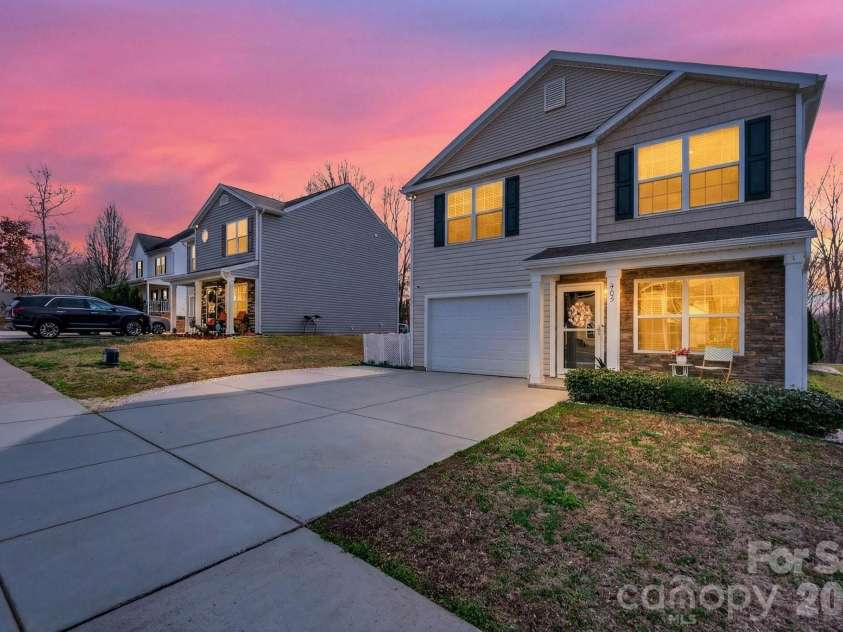 405 Bennington Drive, Stanley, NC 28164.  MLS# CAR4354459, YatesRealty ID 13362. 