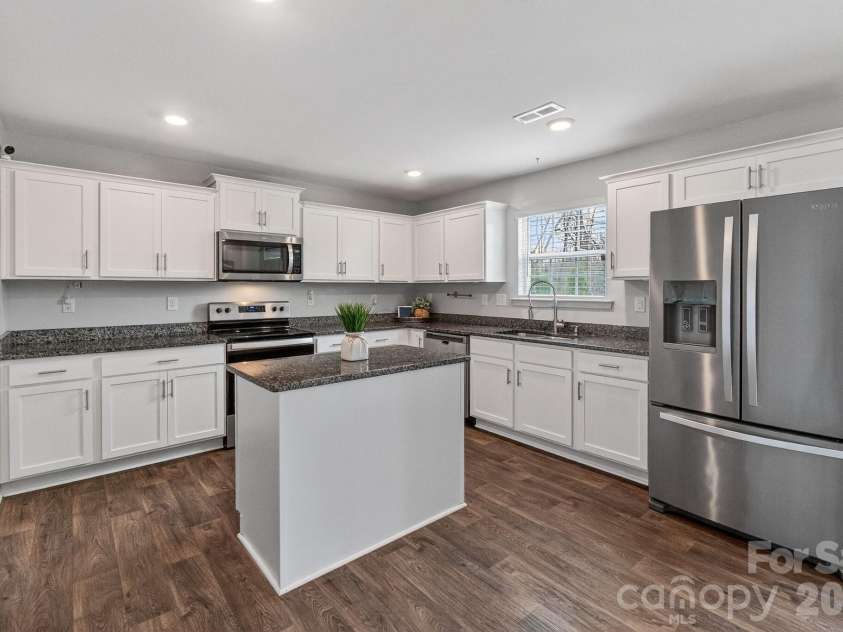 405 Bennington Drive, Stanley, NC 28164.  MLS# CAR4354459, YatesRealty ID 13362. 