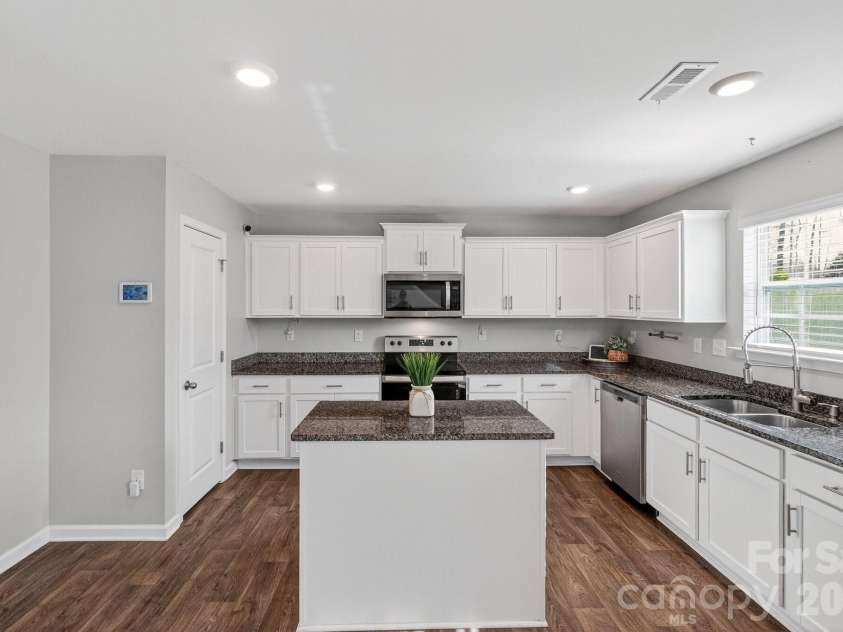 405 Bennington Drive, Stanley, NC 28164.  MLS# CAR4354459, YatesRealty ID 13362. 