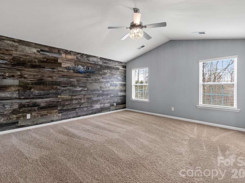 405 Bennington Drive, Stanley, NC 28164.  MLS# CAR4354459, YatesRealty ID 13362. 