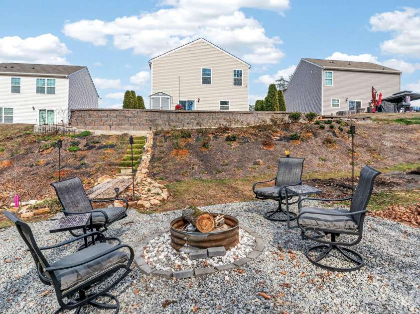 405 Bennington Drive, Stanley, NC 28164.  MLS# CAR4354459, YatesRealty ID 13362. 