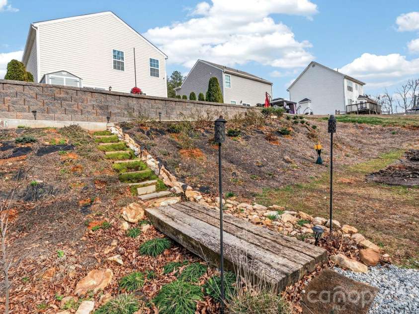 405 Bennington Drive, Stanley, NC 28164.  MLS# CAR4354459, YatesRealty ID 13362. 