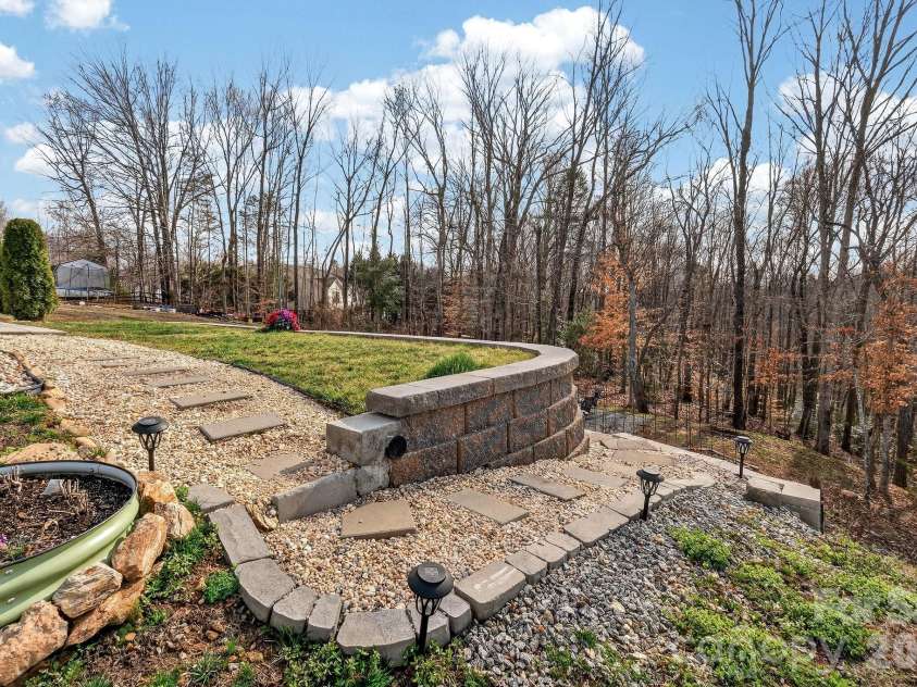 405 Bennington Drive, Stanley, NC 28164.  MLS# CAR4354459, YatesRealty ID 13362. 