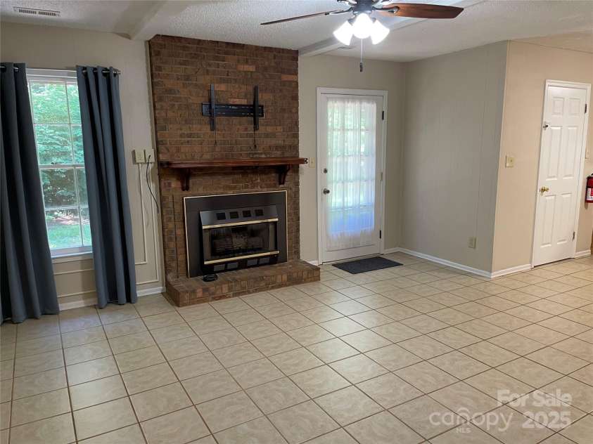 424 Creekside Drive, Asheville, NC 28804.  MLS# CAR4259883, YatesRealty ID 13362. Family room with view of back yard.