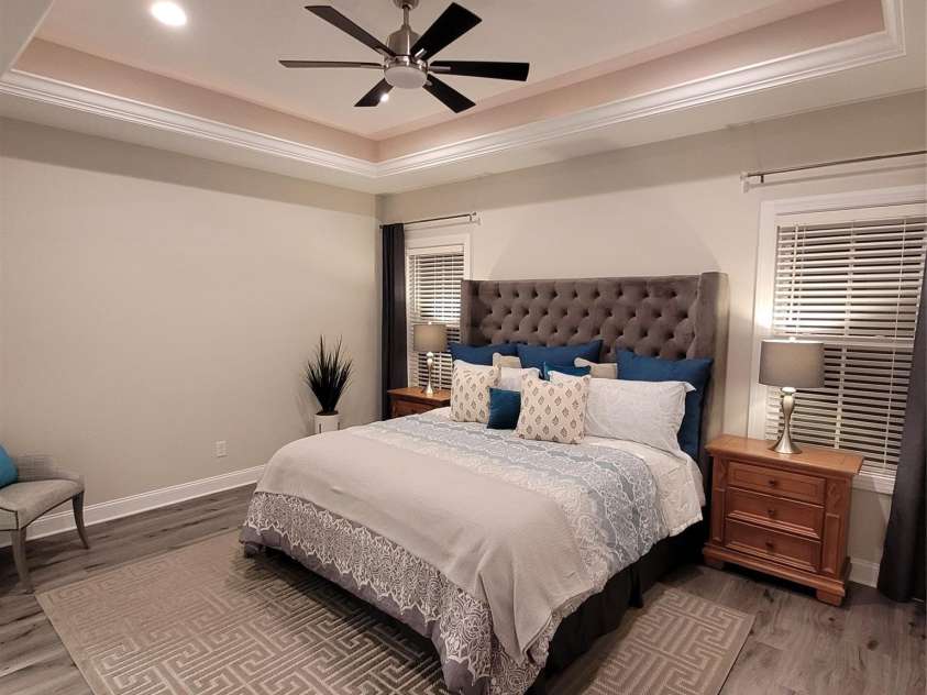 5118 Regents Park Drive, Hickory, NC 28602.  MLS# CAR4257044, YatesRealty ID 13364. 