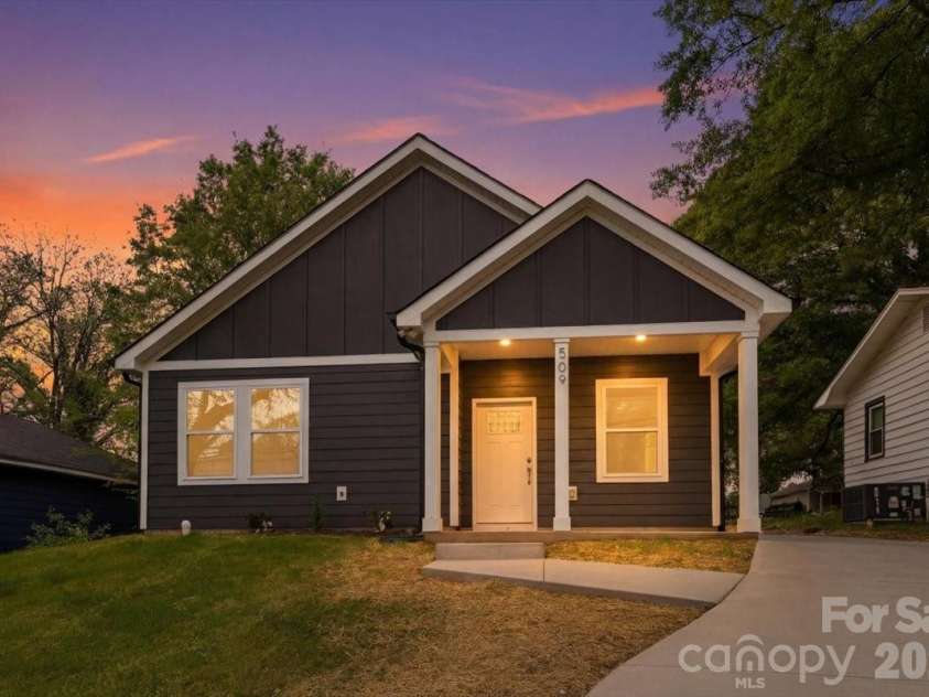 509 Carolina Avenue, Shelby, NC 28150.  MLS# CAR4365803, YatesRealty ID 13365. 